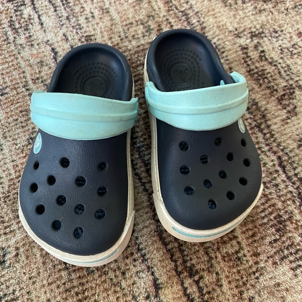Crocs (4/5c)